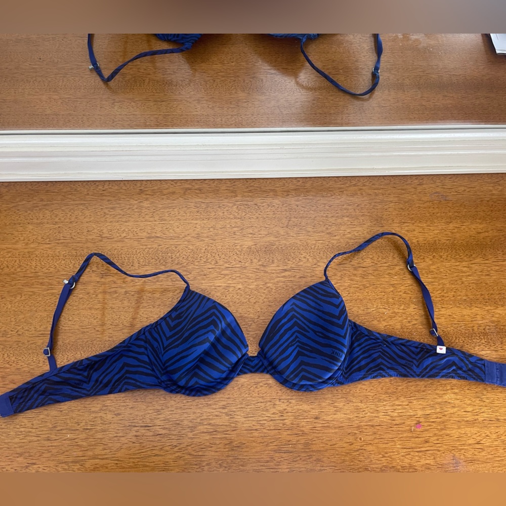 6 Victoria’s Secret/ Pink bras in size 34 B